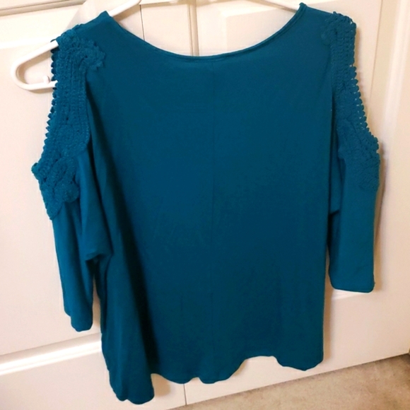 Teal cold shoulder top by Lava Size Large - Picture 6 of 6